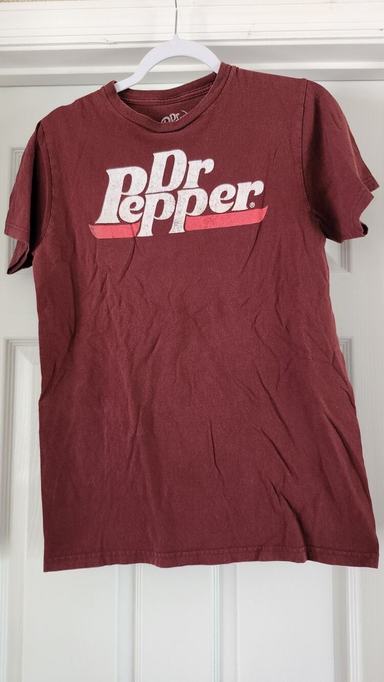 Dr Pepper Graphic T-Shirt Mens Medium Maroon Burgundy Retro Soda Logo Cotton#595